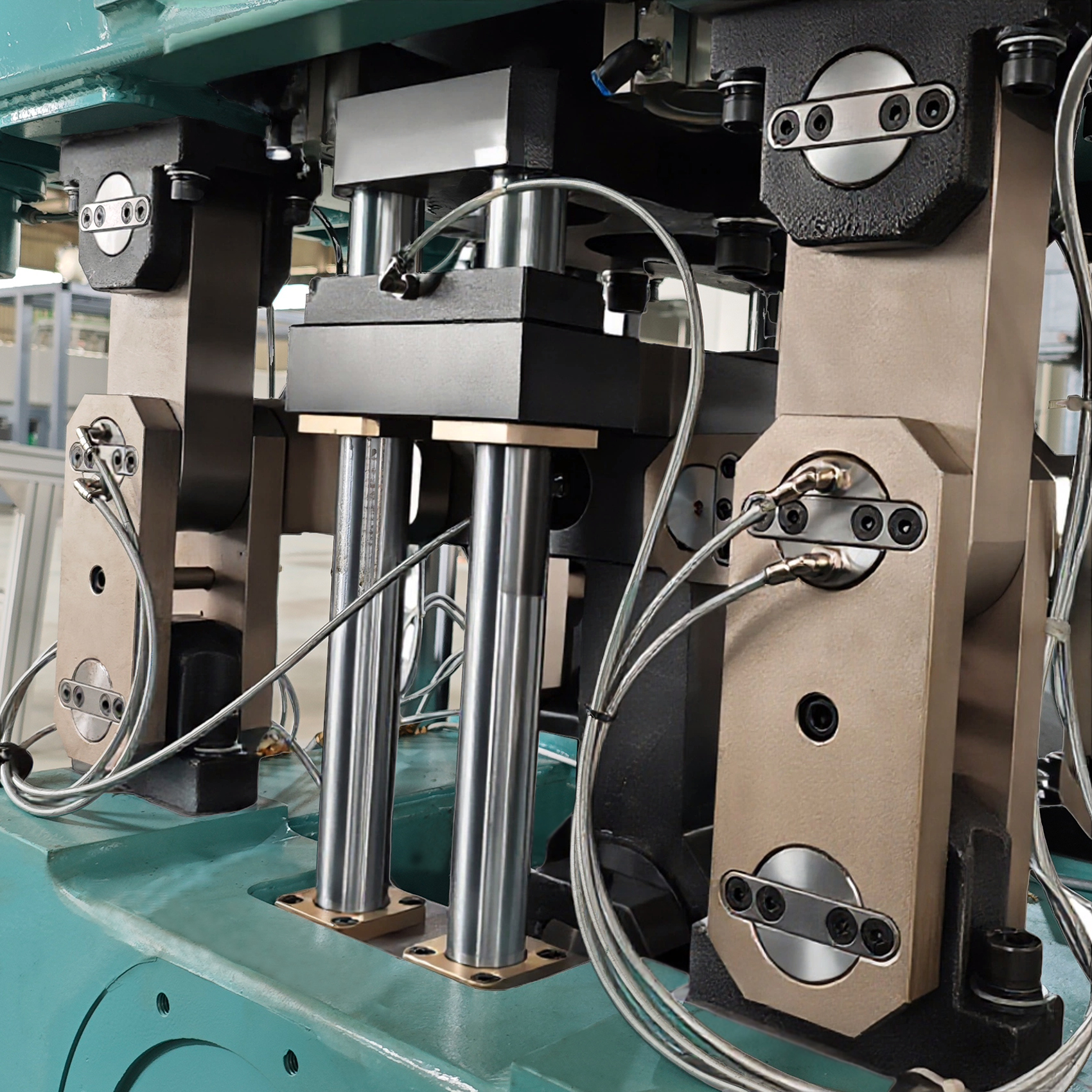  Five support point five-axis motion system offers advantages in thermoforming machine