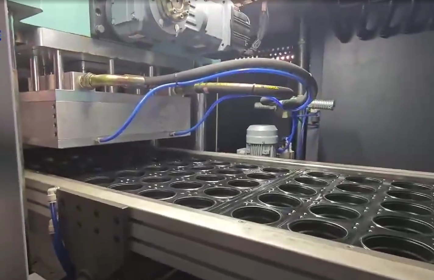 Testing flower pot mould on multi station plastic thermoforming machine model 650 450